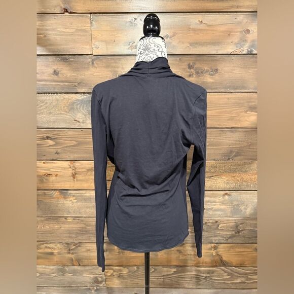 Lululemon Long Sleeve Shirt​ - Picture 3 of 7